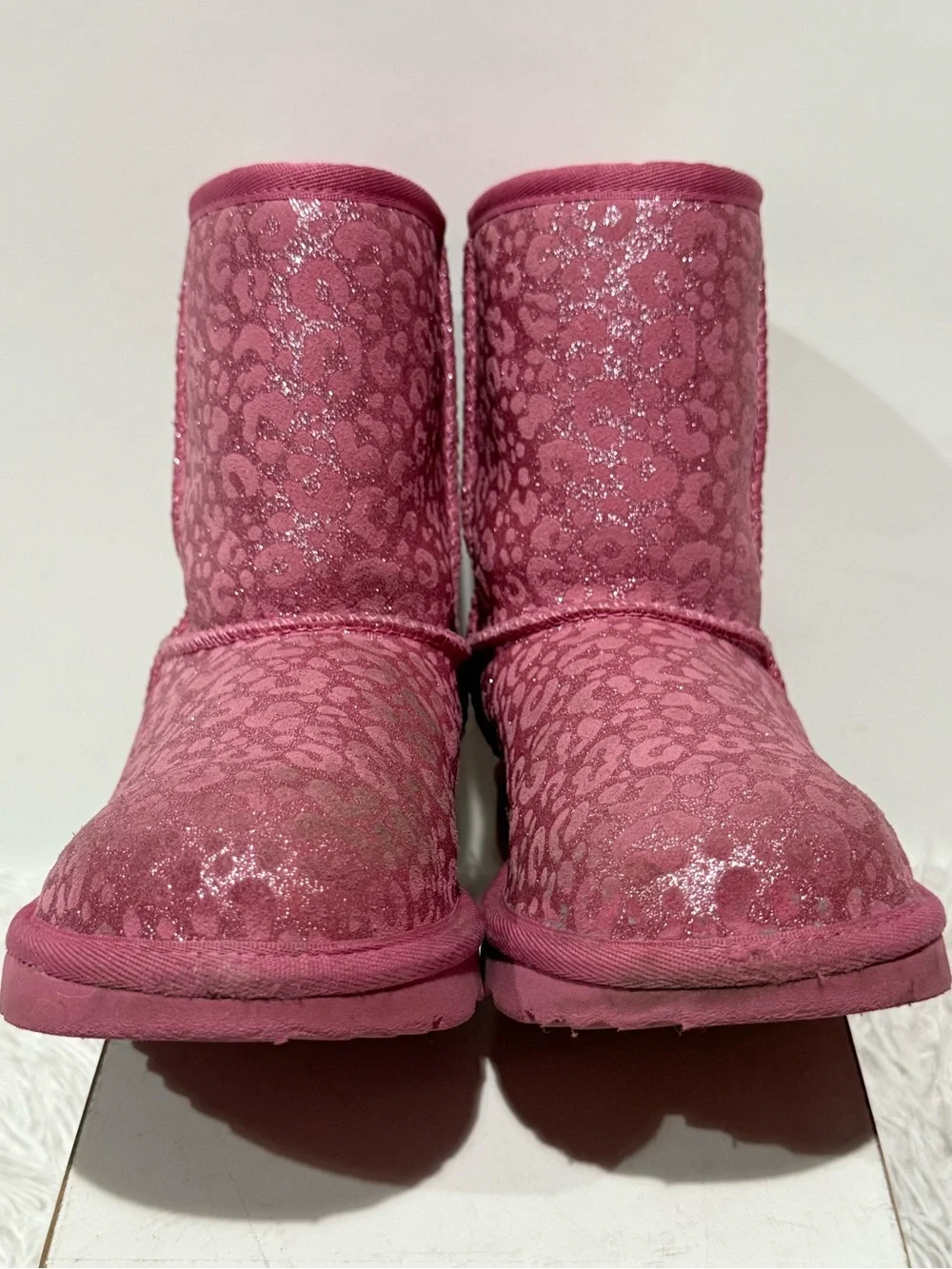 UGG  Girls Classic II Pink Glitter Leopard  Boots Size:3